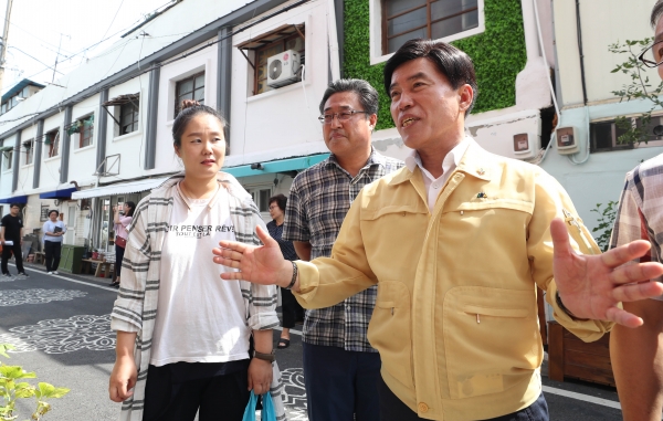 정동 개조사업 현장을 방문한 황인호 동구청장