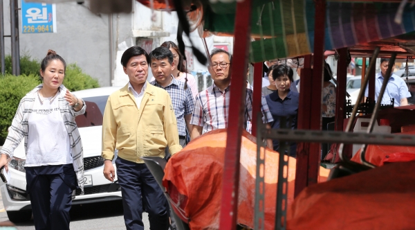 정동 개조사업 현장을 방문한 황인호 동구청장
