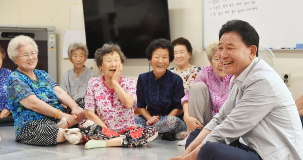 폭염대비 무더위쉼터 방문한 박용갑 구청장