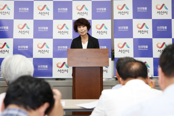 송기력 서산시보건소장이 7일 시청 브리핑룸에서 보건분야 사업추진에 대해 설명하고 있다