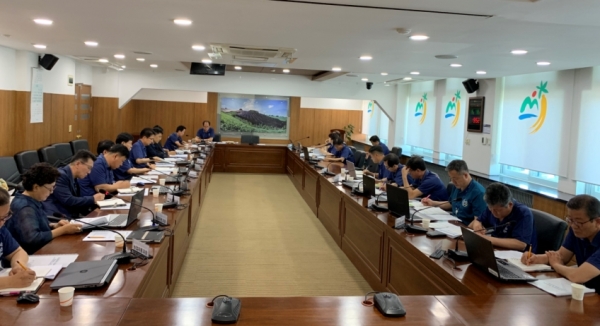 지난 8일 강흔구 부군수의 주재로 모든 부서장들이 참석한 가운데 자살예방협업과제 발굴 추진계획 보고회 개최