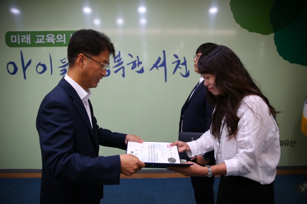 장은주 서천군 금연상담사, 보건복지부 장관상 수상(8월 월례아침모임 시 이교식 부군수가 대신 전달)