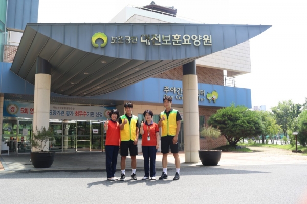 지난 8일, 대전시티즌 소속 박민규, 김태현 선수는 보훈요양원을 방문해 복지시설을 이용하는 노인들을 대상으로 봉사활동을 펼쳤다