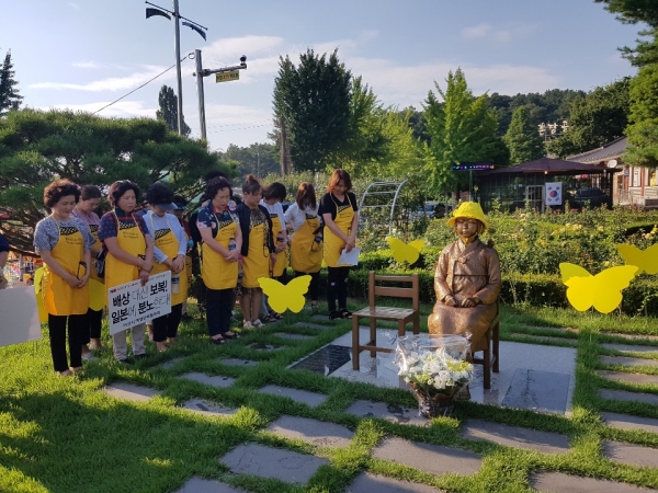 소녀상 참배 사진