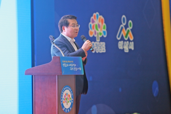 오세현 아산시장이 충남도와의 협약과제를 설명하고 있다.