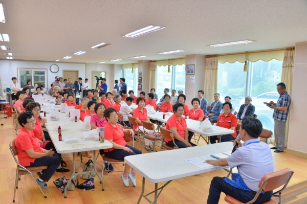 박정현 군수 홍산면 주민자치센터 방문 장면