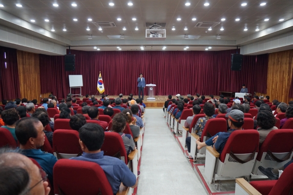 인삼터널식 해가림 시설교육 중 전태선 소장 인사말.