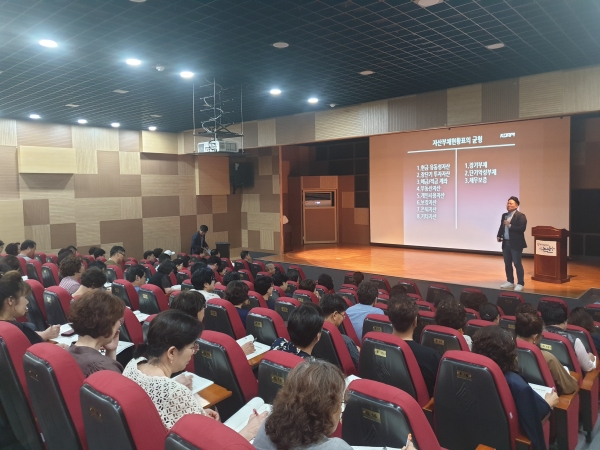 ‘꽃중년 숨은인생 찾기’의 첫 번째 이야기 ‘꽃중년 꿈틀학교’ 개강