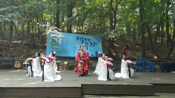 부소산 백제 무왕 공연 장면