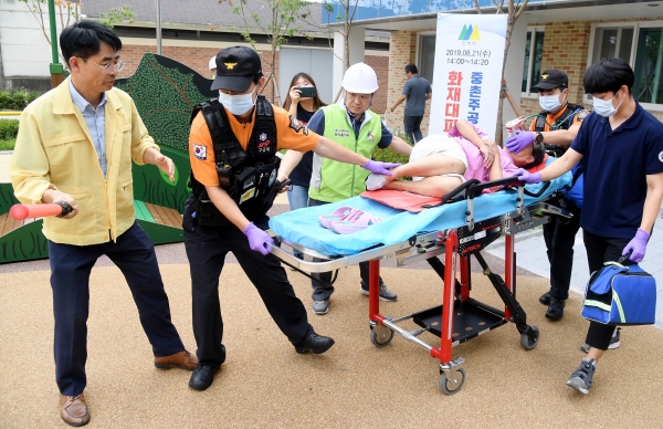 민방위의 날 화재대피 훈련 진행 모습