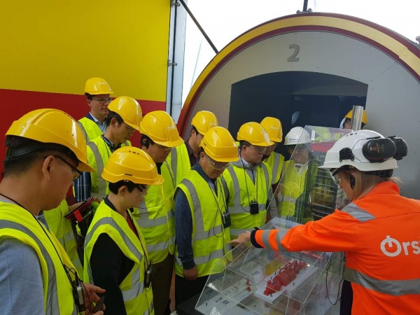 덴마크 아베도르 바이오매스 열병합발전소 방문한 박정현 대덕구청장(가운데)와 에너지정책 전환을 위한 지방정부협의회 대표단