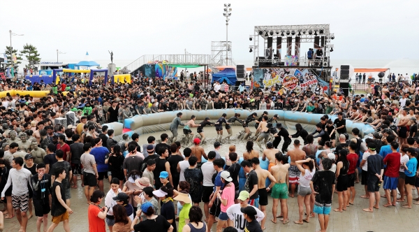 제22회 보령머드축제 장면(유료체험장).