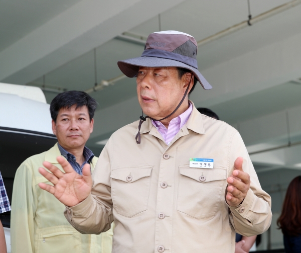 태안3대대 이전 관련 주변 현장을 방문한 가세로 군수 모습.