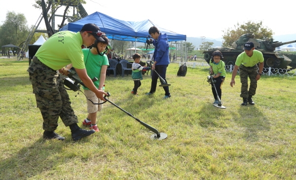 지난해 아빠와 함께하는 1박2일 병영체험 (지뢰탐사)