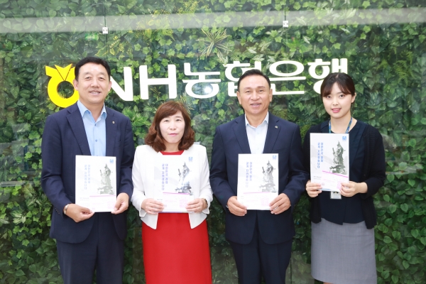 필승코리아 펀드가입 기념 단체사진