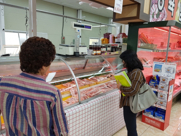 부정축산물 및 수입육 이력제 특별단속 장면