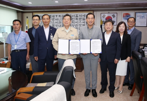 충남교직원 휴양시설 유치 업무협약식 체결 모습