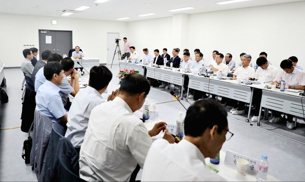 한국농어촌공사는 29일 강원 횡성에서 농촌융복합산업 지원과 일자리 창출 등을 주제로 변경의 혁신 세번째 토론시간을 가졌다