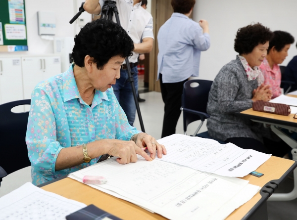 29일 개최된 14회 문해백일장 모습