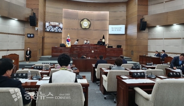 자유한국당 의원들이 불참한 천안시의회 제225 임시회 제 2차 본회의 / 충청뉴스 최형순 기자