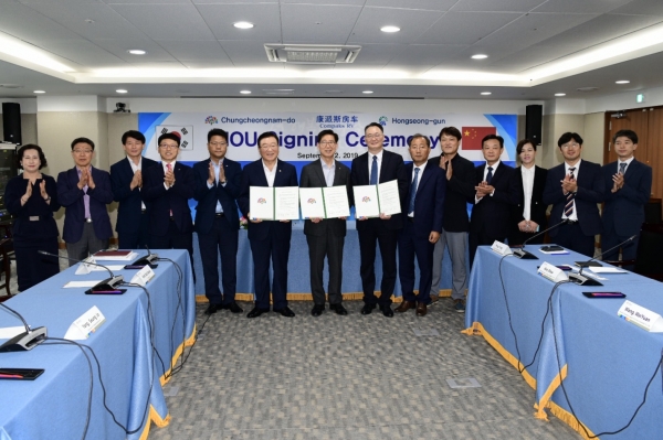 컴팩스알브이사 투자협약 체결 모습