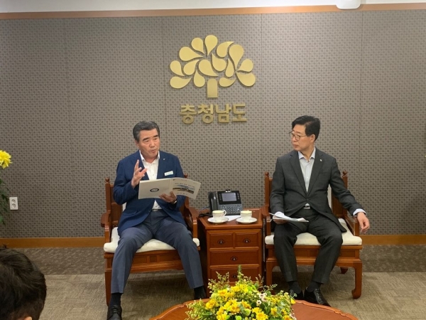 김동일 보령시장 충남도청 방문 예산 건의1(좌측 김동일 시장, 우측 양승조 충청남도지사).