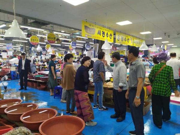 노박래 서천군수, 추석 명절 맞아 전통시장 방문 모습