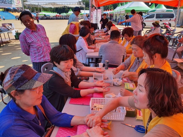 청양고추구기자축제 성공 숨은 주역 ‘건강도우미 부스’ -이혈 테라피