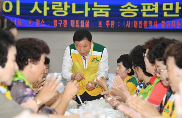 이웃나눔 송편만들기 행사 진행 모습