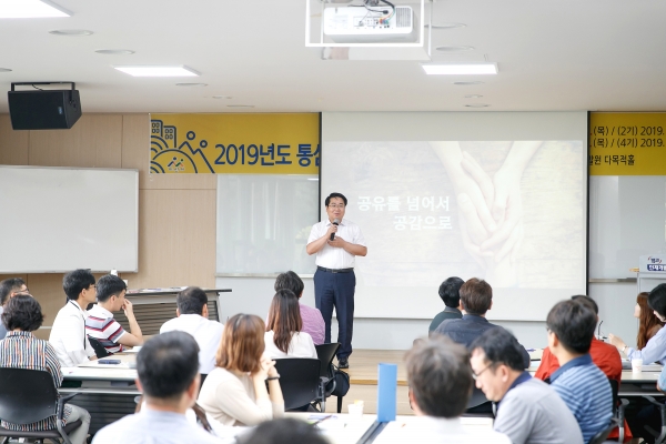 공감톡톡 콘서트에 참여 중인 오세현 아산시장