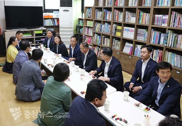 행복한아이들을 방문해 위문품을 전달하고 애로사항을 청취했다.