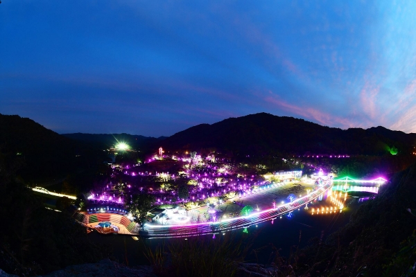 뿌리공원 야간 전경