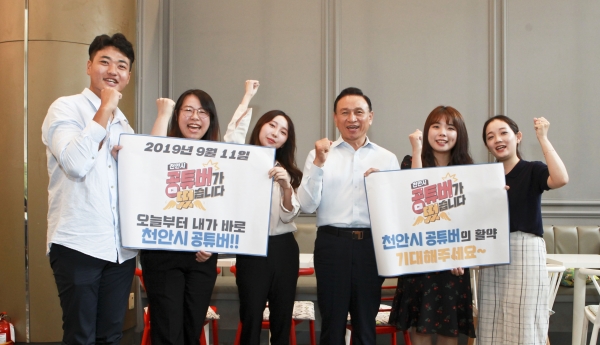 공튜버 단체사진