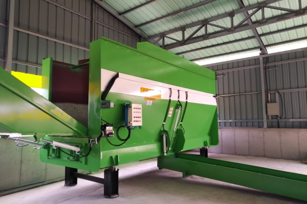 2019년도 청년농업인 창농 공모사업으로 추진한 신양면 고승재 농가의 ICT발정탐지기 및 자가발효 사료배합기를 설치한 농장.