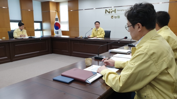 조소행 충남농협본부장은 긴급 비상대책 회의를 주재하고 아프리카돼지열병(ASF) 유입방지를 위해 전사적으로 대처해 줄 것을 주문했다