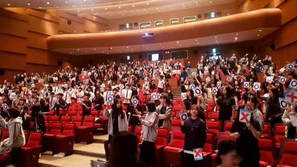 제6회 '우리말 겨루기 대회' 예선전 경연 모습.