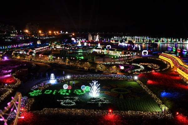 지난 제64회 백제문화제 야경 모습