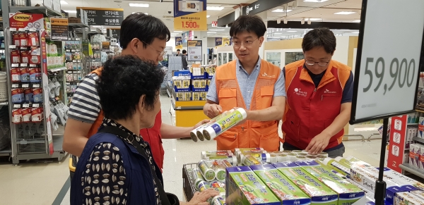 SK1004단 사랑잇기 결연사업 3회차 사업 , 대전 서구지역 취약계층 독거어르신과  시장나들이 진행 모습