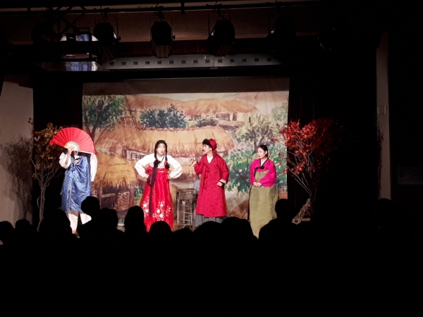 작년 도서관축제 공연 모습