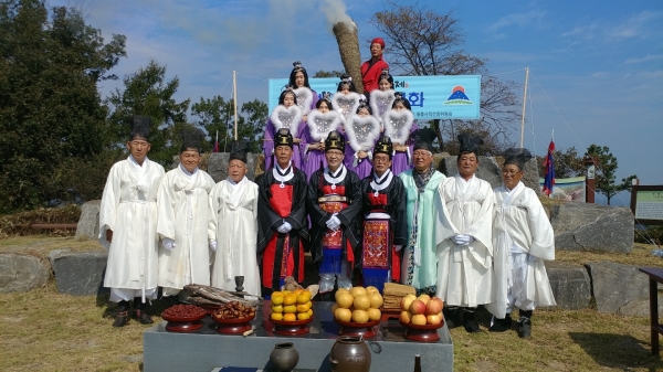 제65회 백제문화제, 천등산 고천제 장면.