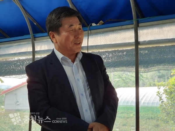 아프리카돼지열병 방역대책을 설명하는 김기준 청양부군수