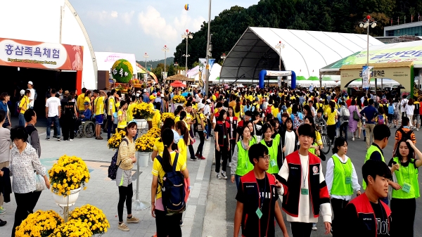 인삼축제 고공행진-인파.