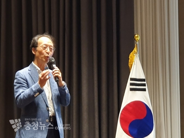 발제하는 백기영 유원대학교 교수 / 충청뉴스 최형순 기자