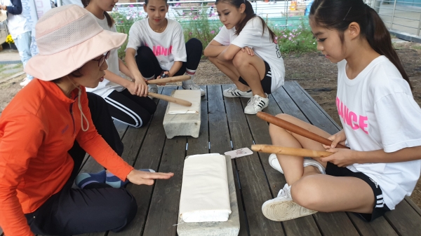 젊어진 금산인삼축제-다듬이 체험