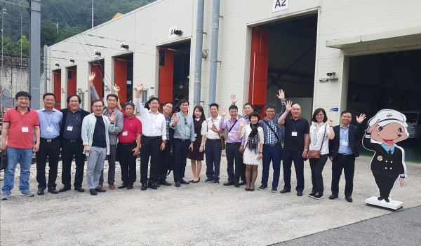 1일 베트남 교통부 공무원 20명이 대전도시철도 판암기지 시설을 견학하고 있다.