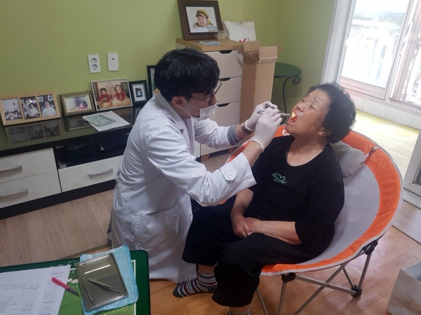 지난달 30일 단국대학교 예방치과·치위생학과와 방문 구강건강관리 서비스를 대상자에게 제공