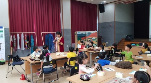 청양 정산도서관, 우즈벡 문화꾸러미사업 시작