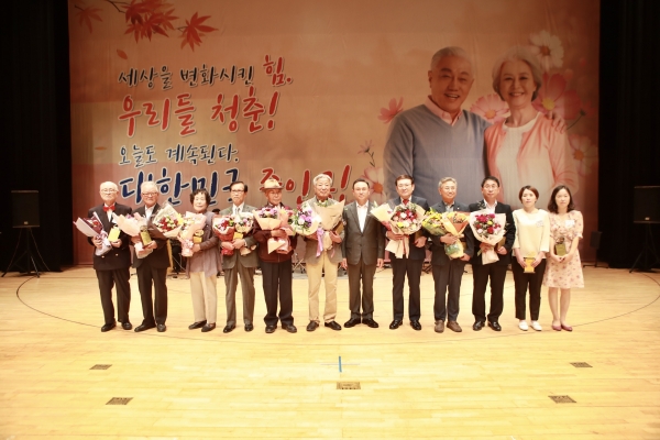 2일 오전 제23회 노인의 날 ,평소 희생과 봉사정신으로 노인복지증진에 헌신한 모범노인과 모범경로당, 노인복지기여자 70명에게 표창 수여