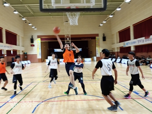 세종시 학생들이 평소 학업과 함께 스포츠를 즐기고 있는 장면