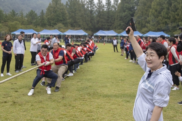 동 대항 줄다리기 경기, 오른쪽 박정현 대덕구청장
